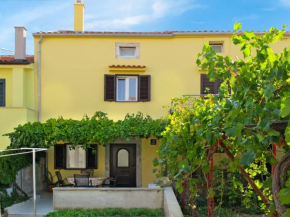 Holiday Home Antica - PUT103